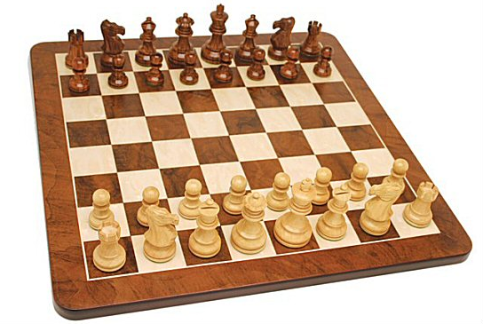 Antigo Estojo de jogo de xadrez em madeira maciça e marchetado - completo -  Loja de rlreliquias